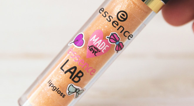 Custom cosmetic labels for lip balm
