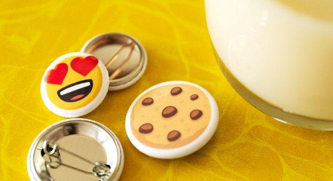 Custom emoji button pins