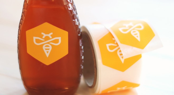 Hexagon honey label for inverted honeycomb squeeze containers