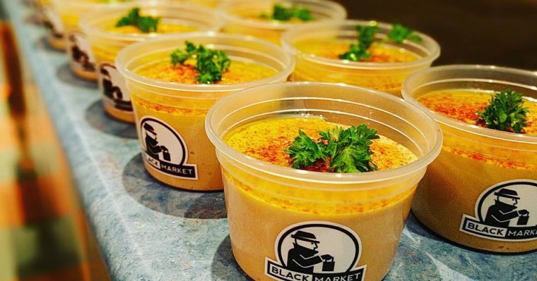 Cómo este emprendimiento de hummus usó pegatinas para crecer