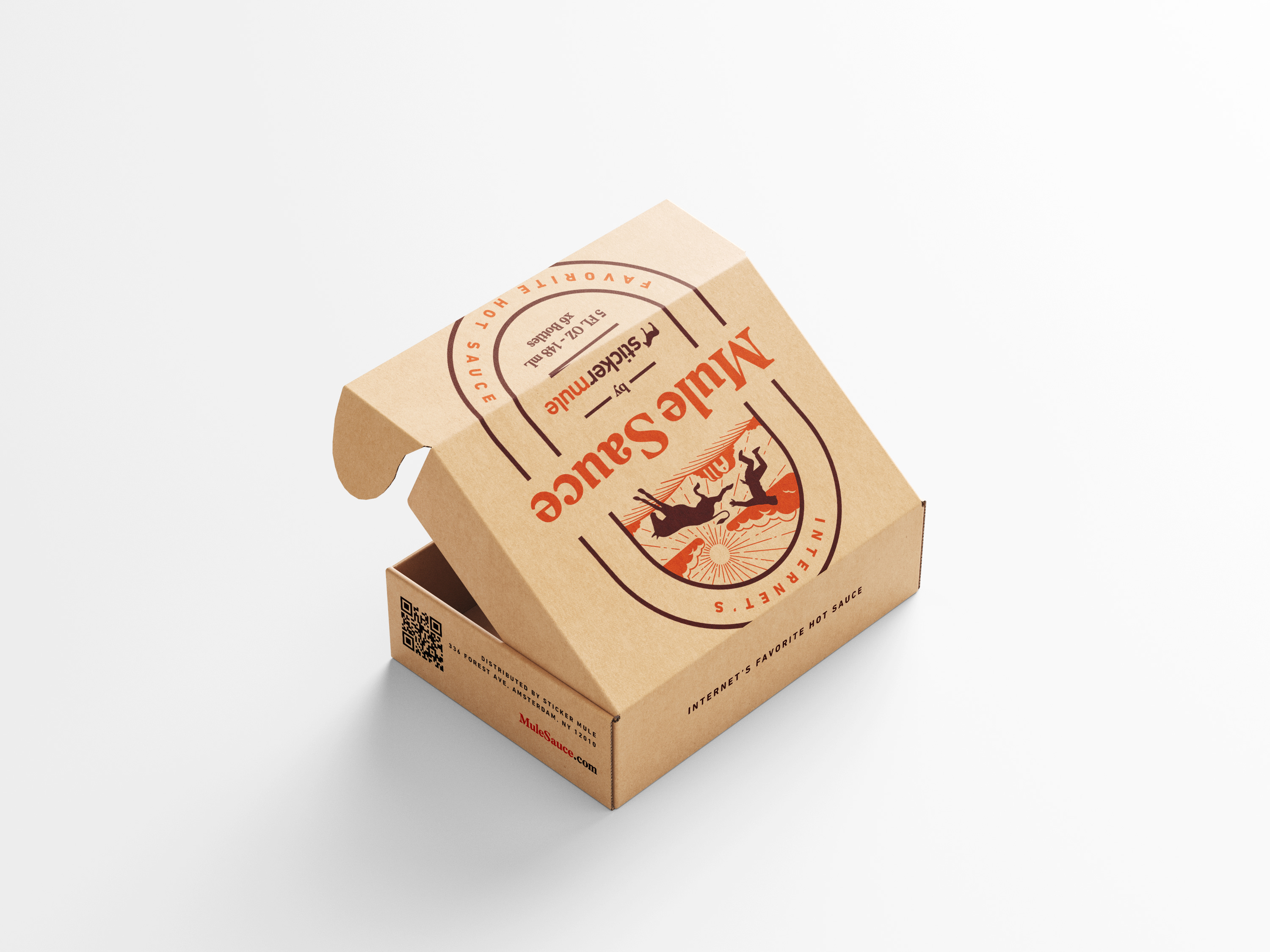 een doos met de pittig-zoete saus van sticker mule