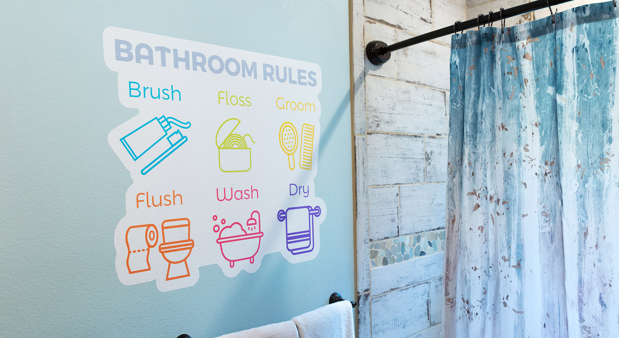 eine individuelle Wandgrafik mit Aufgabenerinnerungen in einem Badezimmer