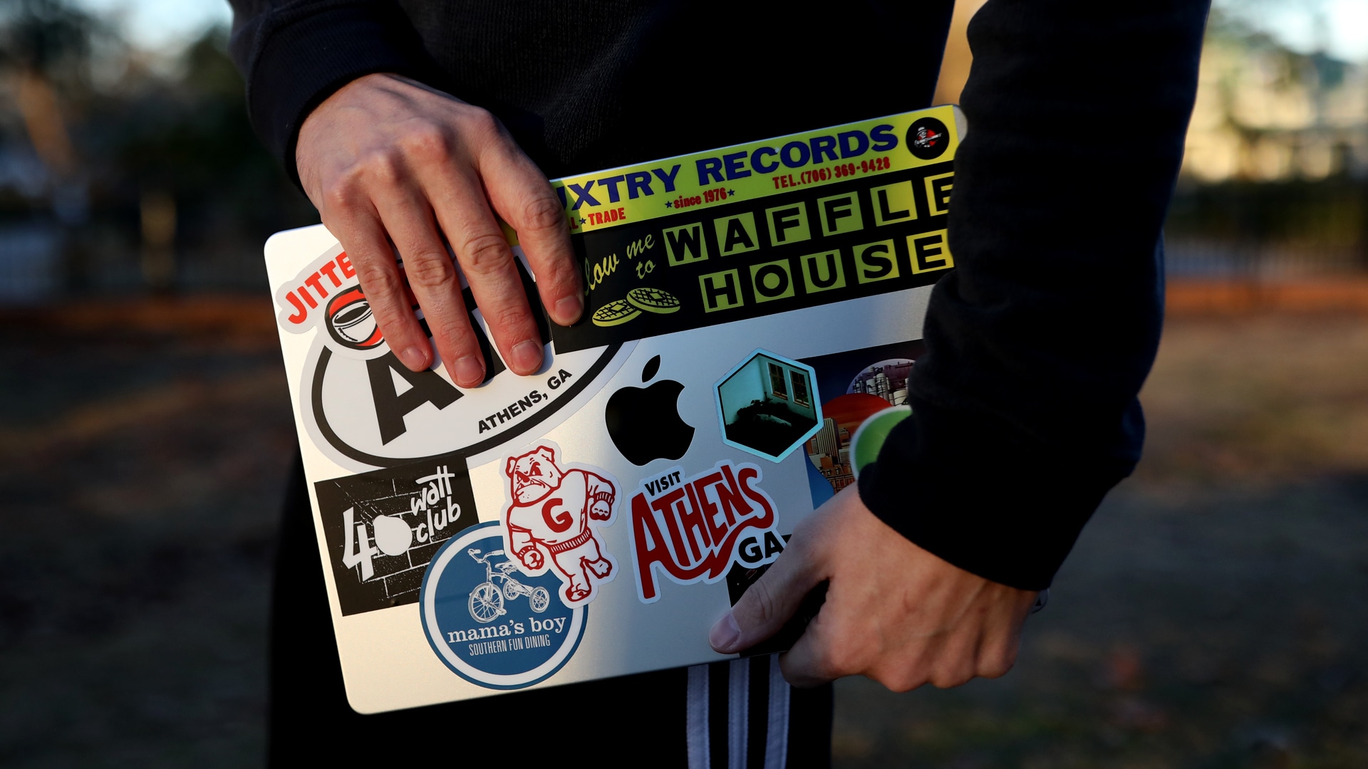 Laptop decorato con adesivi