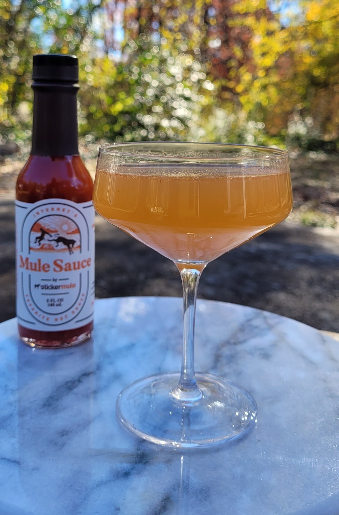 Bourbon-Drink Heiße Soße Limetten-Ananassaft