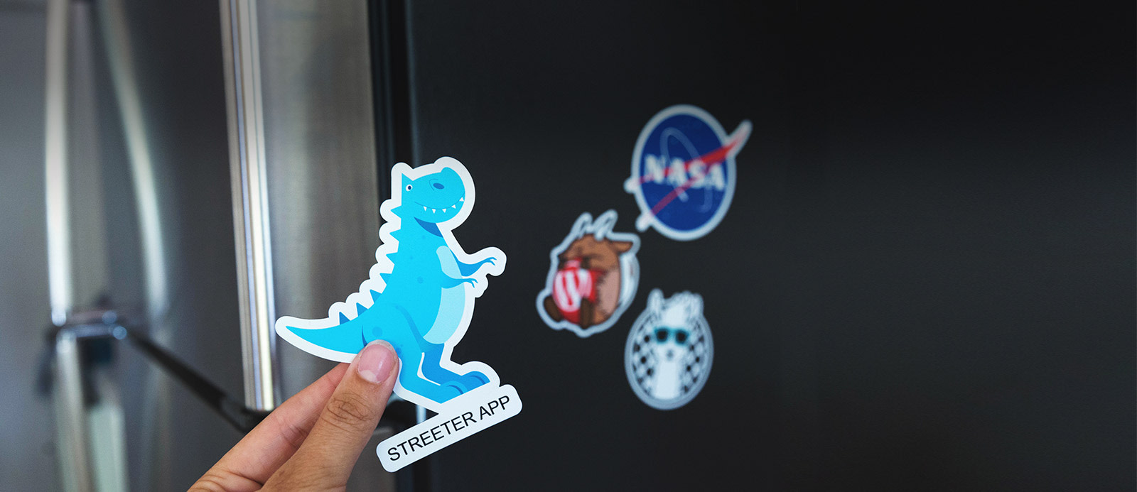 Magnet logo discount